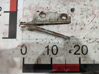 Петля капота передняя левая Chevrolet Niva 2005