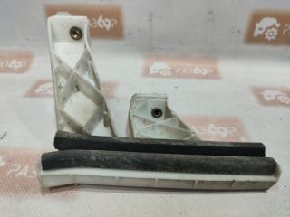 Фото запчасти направляющая стекла передняя правая Peugeot 308 2010 Б/У запчасть Запчасть направляющая стекла передняя правая Peugeot 308 2010