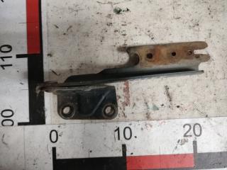 Запчасть петля капота передняя правая Mazda 626 1996