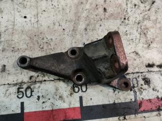 Кронштейн двигателя правый Toyota Corolla