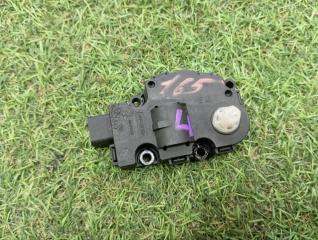 Фото запчасти сервопривод заслонки печки MERCEDES C200 2013 контрактная запчасть Запчасть сервопривод заслонки печки MERCEDES C200 2013