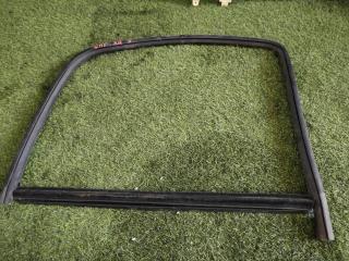 Запчасть уплотнение  двери заднее правое GMC YUKON 2003