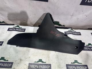 Запчасть накладка декоративная на консоль Skoda Octavia 2005