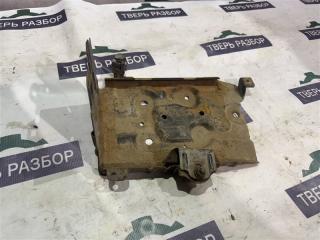 Запчасть площадка под акб Nissan Primera