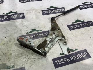 Запчасть петля двери багажника Nissan Primera