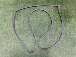 Фото запчасти уплотнительная резинка боковой двери задняя левая Toyota Harrier 2005 контрактная запчасть Запчасть уплотнительная резинка боковой двери задняя левая Toyota Harrier 2005