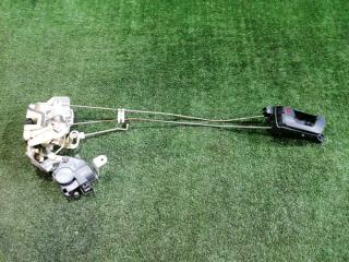 Замок двери задний левый Mitsubishi Pajero Io 1999