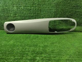 Накладка на торпедо Toyota Vitz 2011