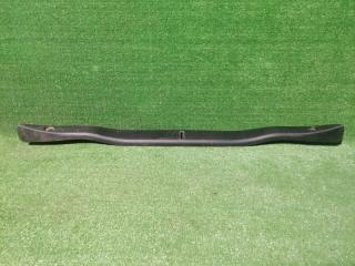 Запчасть накладка на порог багажника Toyota Vista 1992