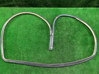 Уплотнитель на арку боковой двери передний правый Harrier 2004 MCU35 1 MZ-FE