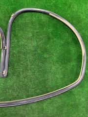 Уплотнитель на арку боковой двери передний правый Harrier 2004 MCU35 1 MZ-FE