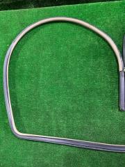 Уплотнитель на арку боковой двери передний правый Harrier 2004 MCU35 1 MZ-FE