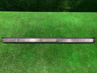 Запчасть накладка на порог салона передняя правая Toyota Crown 2001