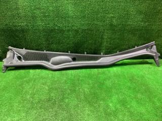 Запчасть решетка под лобовое стекло Toyota Crown 2001