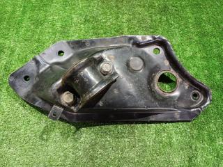 Крепление стабилизатора переднее правое Toyota Vista 1998