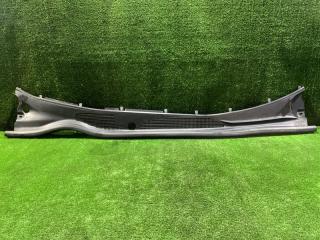 Запчасть решетка под лобовое стекло Toyota Mark II 2000