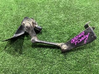 Датчик высоты дорожного просвета передний левый Suzuki Escudo 2013 контрактная Датчик высоты дорожного просвета передний левый Suzuki Escudo 2013