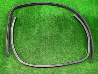 Запчасть уплотнитель на арку боковой двери передний правый Toyota Rush 2006