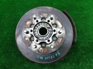 Ступица передняя правая Mitsubishi Pajero 1995