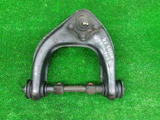 Запчасть рычаг подвески верхний передний правый Mitsubishi Pajero 1995