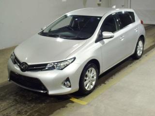 Запчасть петля двери передняя левая Toyota Auris 2013