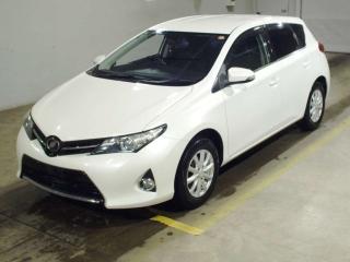 Запчасть обшивка боковой двери (комплект) Toyota Auris 2013