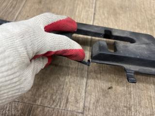 Накладка замка капота s40 2 поколение