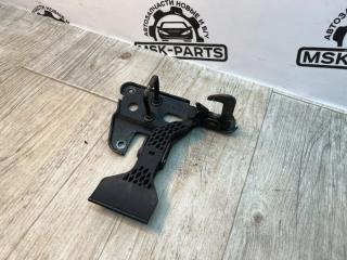 Крюк замка капота Audi A4 B7
