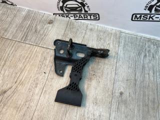 Крюк замка капота A4 B7