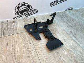 Крюк замка капота A4 B7