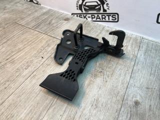Крюк замка капота A4 B7