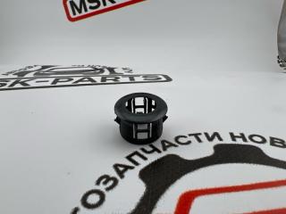 Кронштейн датчика парковки задний Mazda 3 2014 контрактная Кронштейн датчика парковки задний Mazda 3 2014