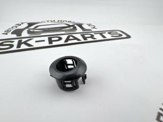 Кронштейн датчика парковки задний Mazda 3 2014 контрактная Кронштейн датчика парковки задний Mazda 3 2014