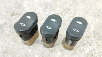 Запчасть кнопка стеклоподъемника Ford Focus 2004