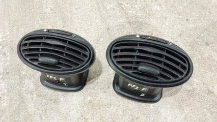 Запчасть дефлектор воздуховода Ford Focus 2004