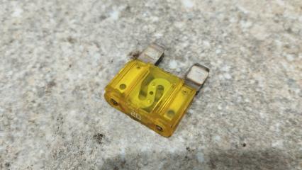 Запчасть предохранитель 20а Ford Focus 2004