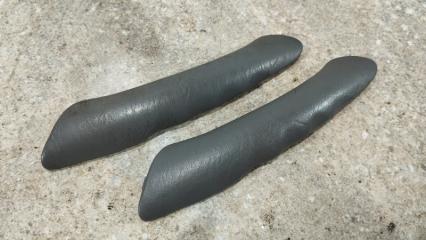 Запчасть накладка на ручку двери внутренняя левая Ford Focus 2004