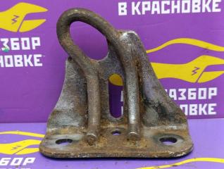 Запчасть кронштейн буксировочный задний левый Honda Stepwgn 2001