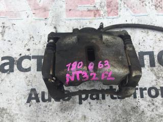 Суппорт левый передний NISSAN X-TRAIL HNT32, NT32 2 ракурс