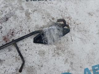 Крепление запаски NISSAN LAFESTA B30 MR20DE 2 ракурс