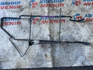Крепление запаски TOYOTA ISIS ANM10G, ANM10W, ZNM10G, ZNM10W 1 ракурс