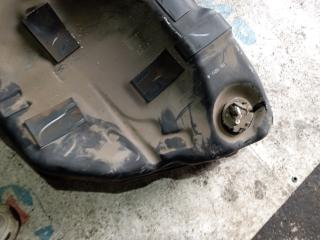 Бензобак TOYOTA BREVIS JCG15 . JCG11 . JCG10 3 ракурс