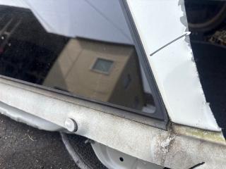 Стекло собачника левое заднее NISSAN PRESAGE PNU31, PU31, TNU31, TU31 4 ракурс