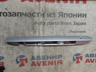 Накладка 5-й двери задняя MAZDA MPV LW5W, LW3W 2 ракурс
