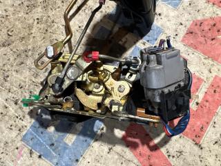 Замок двери левый передний TOYOTA GRANVIA RCH11W, KCH10W, KCH16W 4 ракурс