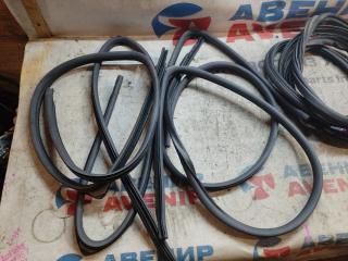 Уплотнительная резинка TOYOTA LAND CRUISER PRADO RZJ95 2 ракурс