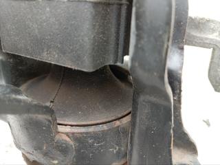 Подушка двигателя правая DAIHATSU MOVE LA110S KF-DET3 12305-B2210 3 ракурс Подушка двигателя правая DAIHATSU MOVE LA110S KF-DET3 12305-B2210 3 ракурс