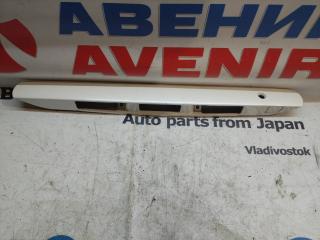 Накладка 5-й двери MAZDA MPV LW5W, LW3W 1 ракурс
