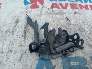 Замок капота NISSAN ELGRAND PE52, PNE52, TE52, TNE52 QR25DE 3 ракурс