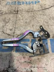 Петля капота TOYOTA VITZ KSP90 1 ракурс Петля капота TOYOTA VITZ KSP90 1 ракурс